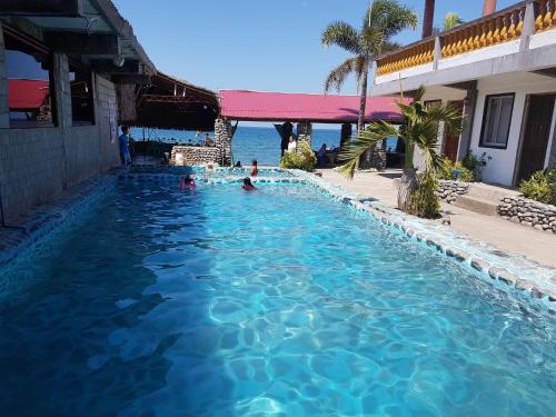 Πισίνα στο ή κοντά στο White Castle Beach Resort