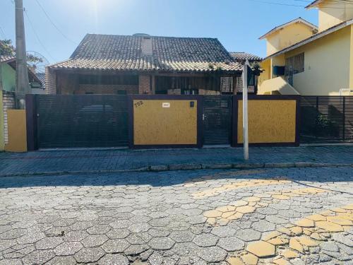 Gallery image of Quarto em Chalé Rústico e Aconchegante - Piso Superior in Bombinhas