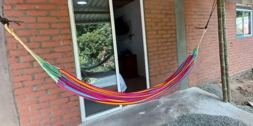 a colorful hammock hanging outside of a building at Entre Aves hospedaje in Luna Park