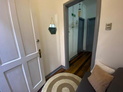 a room with a door and a couch and a hallway at CASA ROMÁN Habitación en Providencia con áreas compartidas in Santiago