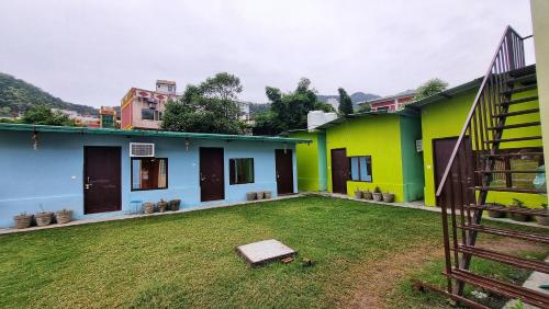 El edificio en el que está el hostal