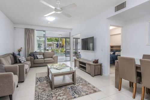 Χώρος καθιστικού στο Serene 3 Bedroom Poolside Retreat at Drift