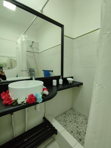 Ένα μπάνιο στο Casa Gorrión escarlata