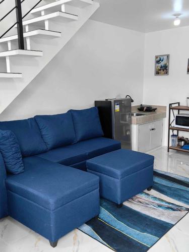 Posezení v ubytování Phirst Batulao Staycation