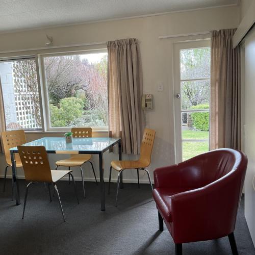 a dining room with a table and chairs and a window at Alexandra Garden Court Motel in Alexandra