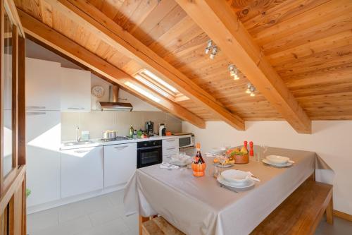 Η κουζίνα ή μικρή κουζίνα στο Sunny Penthouse - Happy Rentals