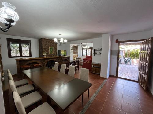 A seating area at Casa Rural La Moraleja