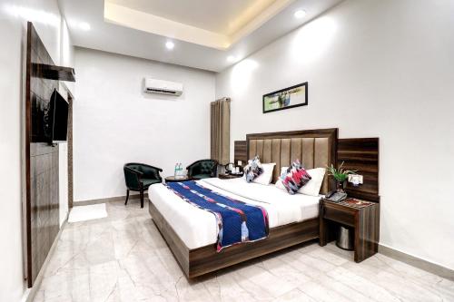 Letto o letti in una camera di Hotel Emporio Dx - New Delhi Railway Station - Paharganj