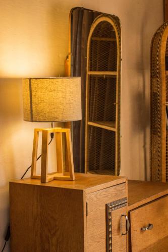 a lamp on top of a dresser with a mirror at Wake up and Thrive in Raglan