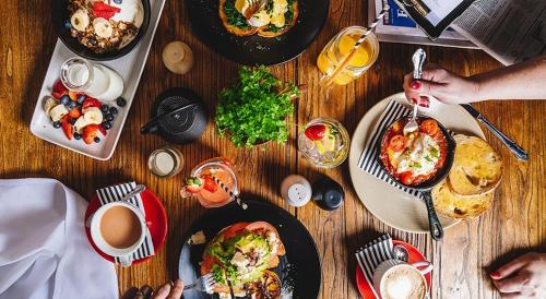 Makanan di atau berdekatan hotel