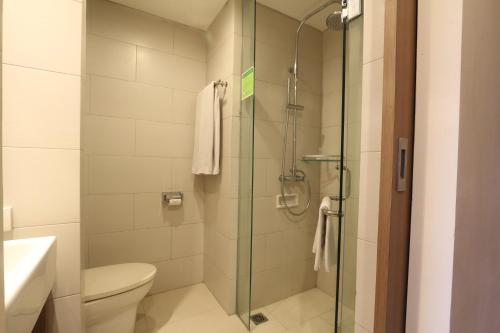 Koupelna v ubytování Grand La Walon Hotel