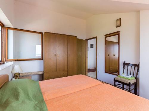 Voodi või voodid majutusasutuse Apartments Kisic - Two-Bedroom Apartment with Balcony and Sea View potkrovlje toas