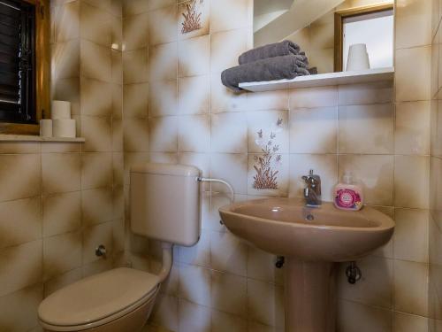 Apartments Kisic - Two-Bedroom Apartment with Balcony and Sea View potkrovlje