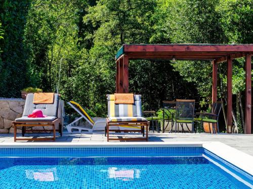 Villa Oasis Cypress - Three Bedroom Villa with Terrace and Swimming Pool