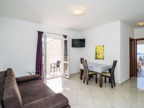Villa Samba - Luxury One-Bedroom Apartment with Balcony and Sea View