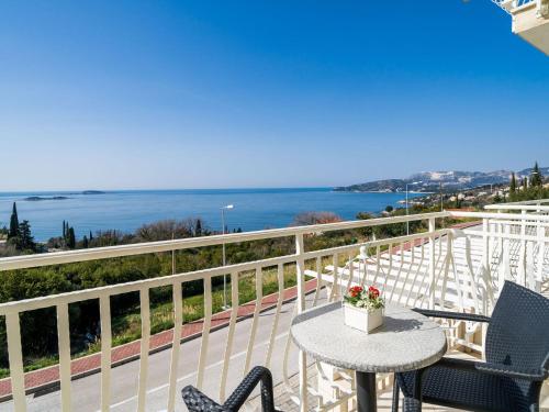 Villa Samba - Luxury One-Bedroom Apartment with Balcony and Sea View