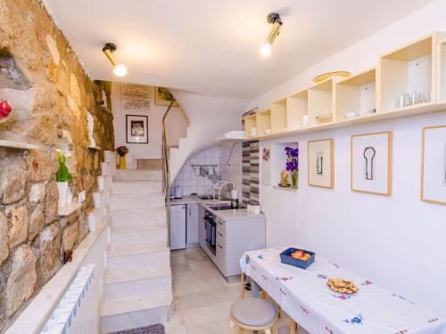 Art House Zanze- Two Bedroom Apartment with City View