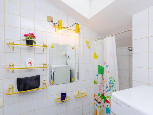 Art House Zanze- Two Bedroom Apartment with City View
