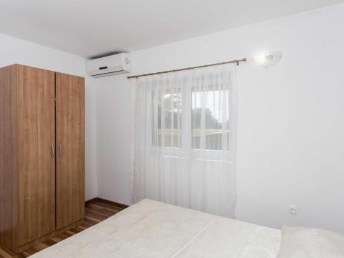 Apartments Djurkovic - One-Bedroom Apartment with Shared Terrace and Sea View