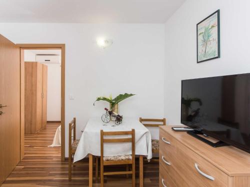 Apartments Djurkovic - One-Bedroom Apartment with Shared Terrace and Sea View
