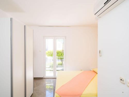Apartments & Rooms Bari i -Standard One Bedroom Apartment with Balcony and Garden View APT-3