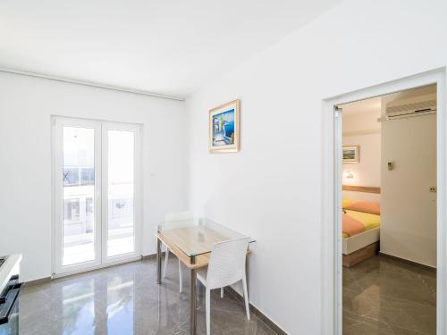 Apartments & Rooms Bari i -Standard One Bedroom Apartment with Balcony and Garden View APT-3
