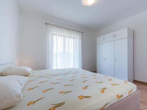 Apartments Lucija - Two Bedroom Apartment with Balcony and Sea View