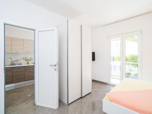 Apartments & Rooms Bari i -Standard One Bedroom Apartment with Balcony and Garden View APT-3