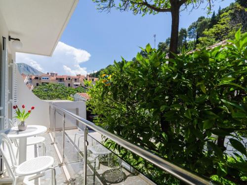 Apartments & Rooms Bari i -Standard One Bedroom Apartment with Balcony and Garden View APT-3