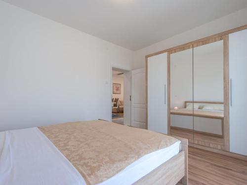 Apartments Lucija - Two Bedroom Apartment with Balcony and Sea View