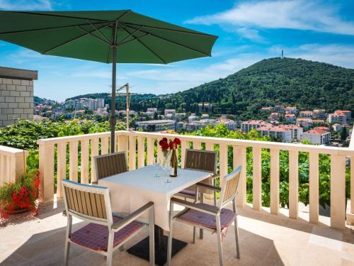 Apartments Lucija - Two Bedroom Apartment with Balcony and Sea View