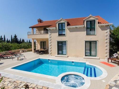 Villa Avoca - Four Bedroom Villa with Swimming Pool