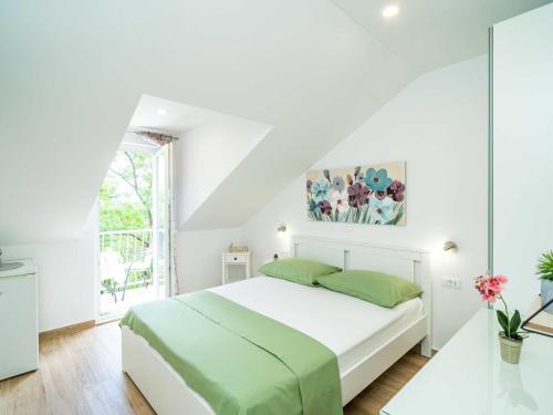 Apartment & Rooms Papa - Premium Double or Twin Room with Balcony and Partial Sea View Soba 2