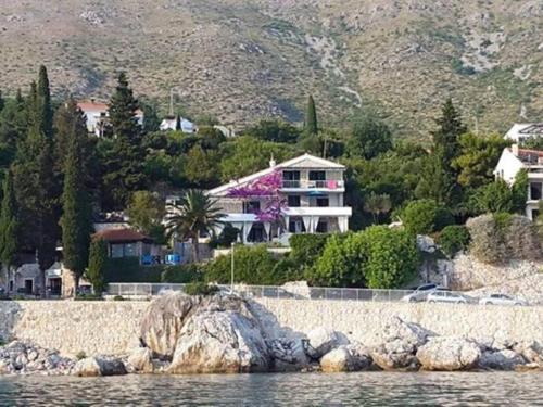 Villa Mirjana - One Bedroom Apartment with Terrace and Side Sea View Taverna