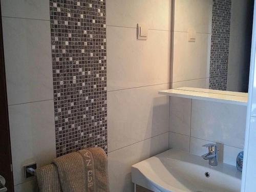 Villa Mirjana - One Bedroom Apartment with Terrace and Side Sea View Taverna