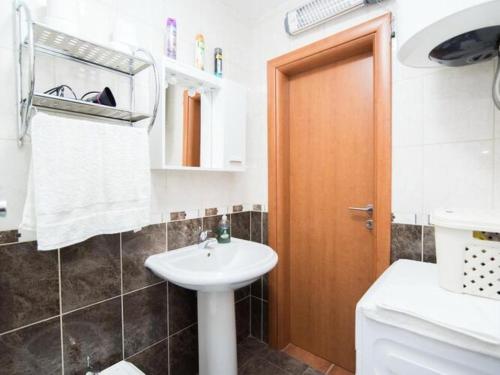 Apartment Budimir - Two Bedroom Apartment with Balcony