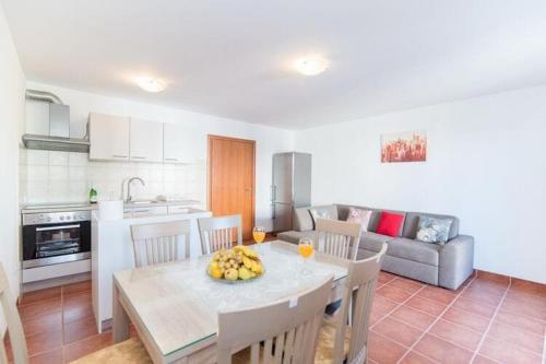 Apartment Budimir - Two Bedroom Apartment with Balcony