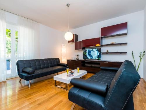 Apartment Valonija - Two Bedroom Apartment with Terrace and Garden View