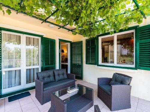 Apartment Valonija - Two Bedroom Apartment with Terrace and Garden View