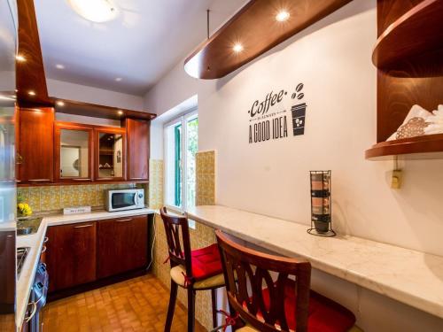 Apartment Valonija - Two Bedroom Apartment with Terrace and Garden View
