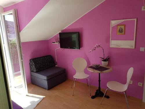 Guest House Avdic - Studio Apartment with Balcony