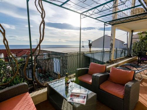 Apartments Isabora - Two-Bedroom Apartment with Terrace and Partial Sea View Nea