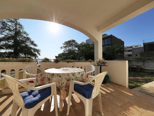 Apartments Melita - Comfort Two Bedroom Apartment with Terrace and Sea View A2