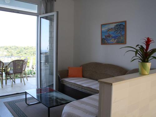 Apartments Matea - Two-Bedroom Apartment with Sea View and Balcony - tikovica