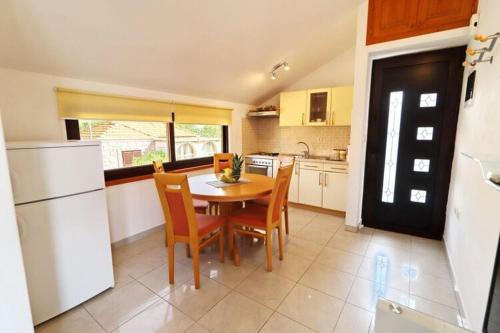 Apartment Josipa Vela Luka- Studio Apartment with Balcony and Sea View