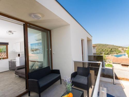 Villa LA-Comfort One Bedroom Apartment with Sea View Terrace 3