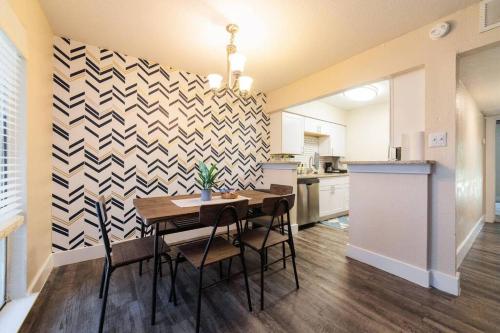 a dining room with a table and chairs in a kitchen at Walk to ATT-Free Parking-Min to attractions-Modern in Arlington