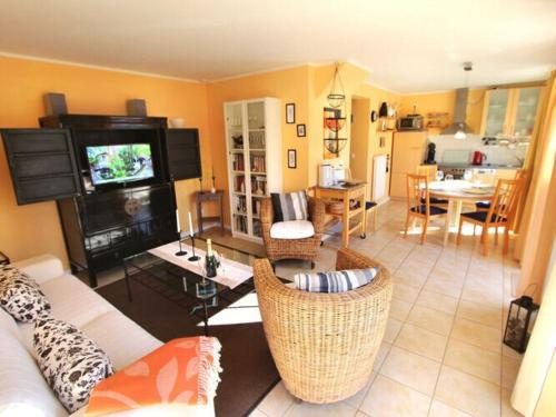 Apartments Aura - Comfort Studio Apartment 2 with shared swimming pool