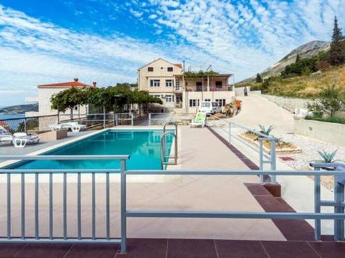 Apartments Klis -Two-Bedroom Apartment with Terrace