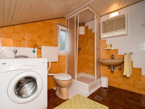 Apartment Sr - Two-Bedroom Apartment with Balcony and Sea View